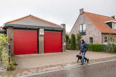 Drie kazernes in Zeeland zitten met probleem: de nieuwe brandweerwagens passen niet