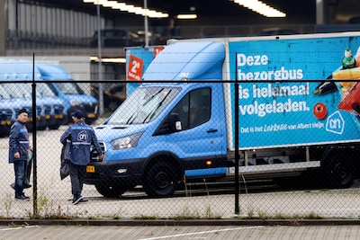 FNV dreigt met acties tegen Albert Heijn na schrappen diensten uitzendkrachten: ‘Miljoenen achterstallig loon’