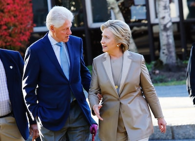 Bill en Hillary Clinton gaan tóch getuigen in zaak-Epstein: ‘Niemand staat boven de wet, ook de Clintons niet’