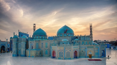 Zeven doden, 150 gewonden bij zware aardbeving Afghanistan, Blauwe Moskee in Mazar deels verwoest