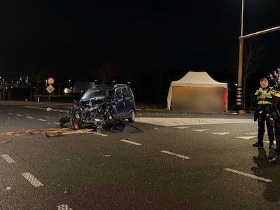 Zwaar ongeval in Uden: man (24) sterft ter plaatse, grote ravage op de weg