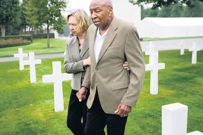 Waarom twee panelen over zwarte soldaten stilletjes zijn verwijderd in Margraten: ‘Past in beleid van Trump’