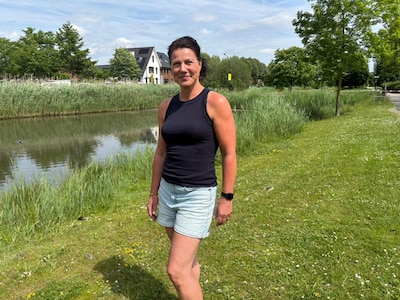 Carla’s man lijkt in een ellenlange file te staan, maar dan 