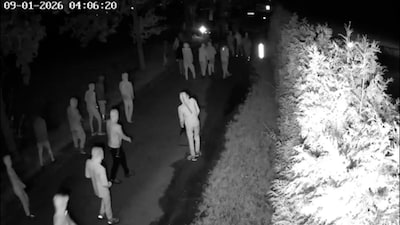 KIJK | Camerabeelden tonen grote groep gewapende mannen in Overasselt