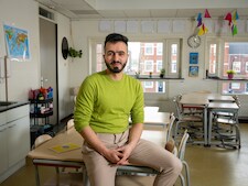 Als afwasser leerde Syrische Saad onze taal, drie jaar later is hij meester: ‘Waar een wil is, is een weg’