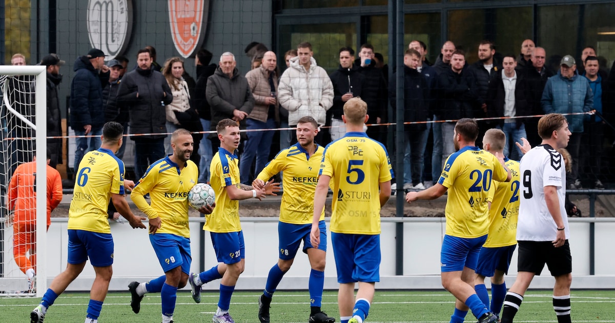 Vroeger schapen op het veld, nu gekleurde doelpalen: Maarssense derby terug van weggeweest