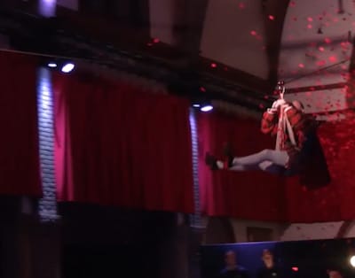 KIJK | Prins vliegt op 35 meter hoogte door de kerk: ‘Het duurde tien seconden’