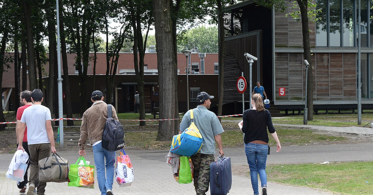 Azc blijft open voor vluchtelingen met verblijfsvergunning: ‘COA zat ...