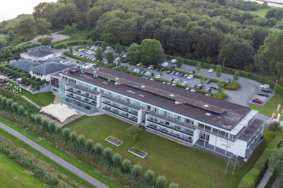 Ruzie binnen familie Van der Valk vanwege COA-deal over hotel in Zwijndrecht: halfbroer voelt zich misleid