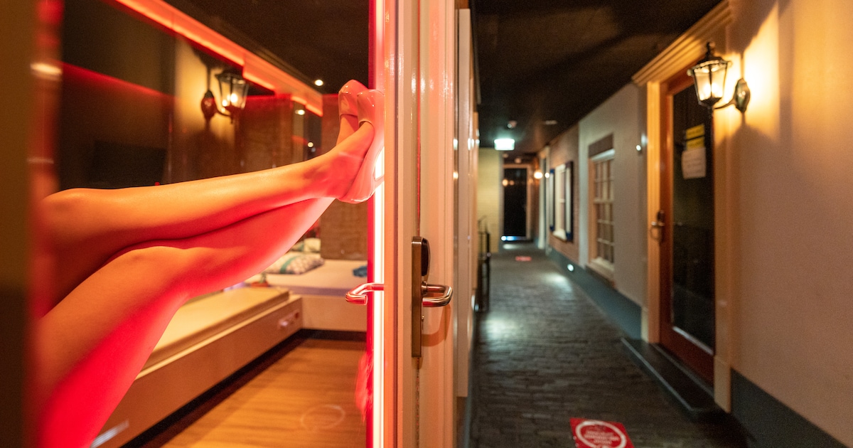 Vrouw (25) wacht na gedwongen prostitutie al vijf jaar op berechting van haar ‘pooiers’; strafzaak weer uitgesteld