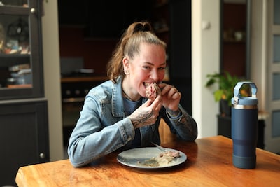 Meriam eet alleen vlees, vet en eieren en viel 37 kilo af in 7 maanden: ‘Een stuk taart laat me koud’