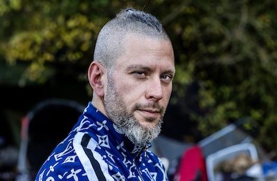 Hij slaapt in een De Waardtent en blancheert zijn spruitjes: dit is Dave, de meest charmante dakloze van Utrecht