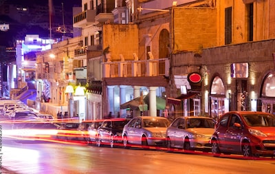 Man uit Wageningen (21) mishandelt op Malta twee politieagenten en probeert een derde om te kopen