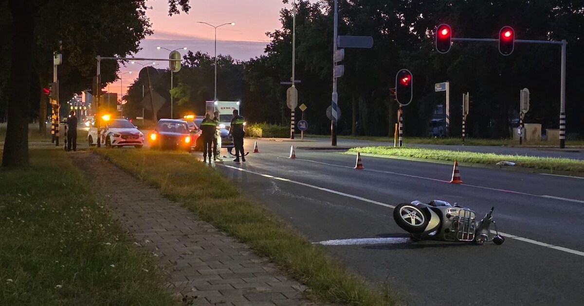 Veel vertraging op N35 na kopstaartbotsing bij Nijverdal, slachtoffer naar ziekenhuis.