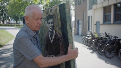 Filmmaker Koert zweeg bij begrafenis van zijn broer: ‘Deze film vertelt wat ik toen had moet zeggen’