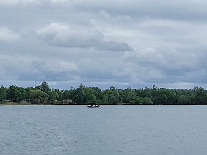 Zoeken op het water van de Rijkerswoerdse Plassen.