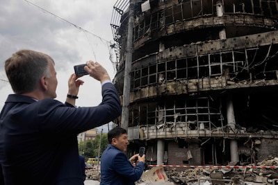 Rusland blijft Kyiv bombarderen als vergelding voor aanval op studentenhuis