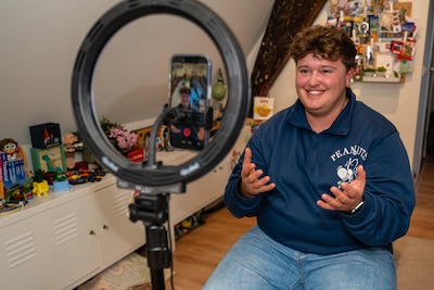 Als Max (22) eetbui heeft, verliest hij ‘volledig de controle’: ‘Kan best wel eenzaam voelen’