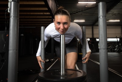 Kim doet aan hyrox en traint zeven dagen per week: ‘Elke training vervloek je jezelf’