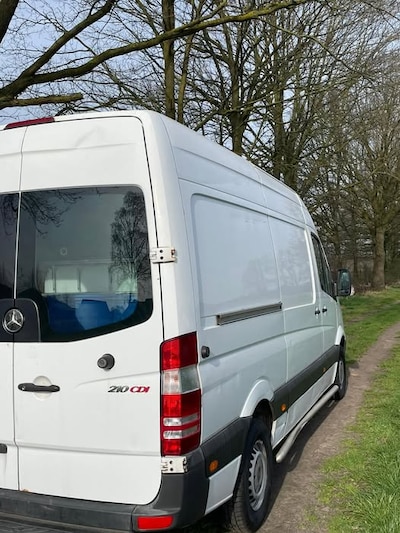 Lokbus met drugsafval in Gennep