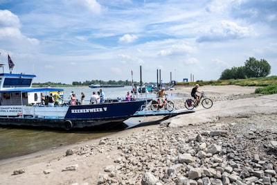 Steeds meer schippers leggen het af tegen extreem laagwater: veerpontjes uit de vaart gehaald