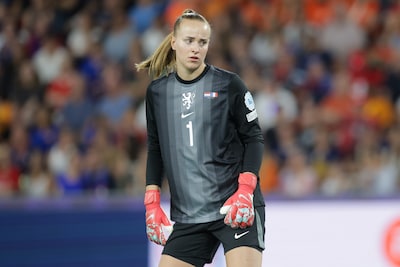 Daphne van Domselaar haakt af voor oefenduels Oranje Leeuwinnen