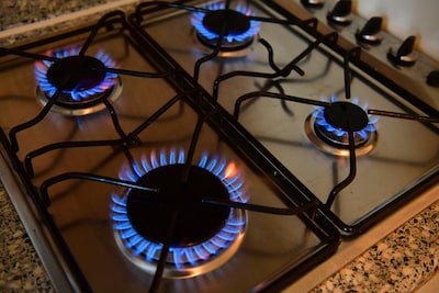 Meerjarige energiecontracten honderden euro’s duurder: ‘Ik zou het nu niet afsluiten’