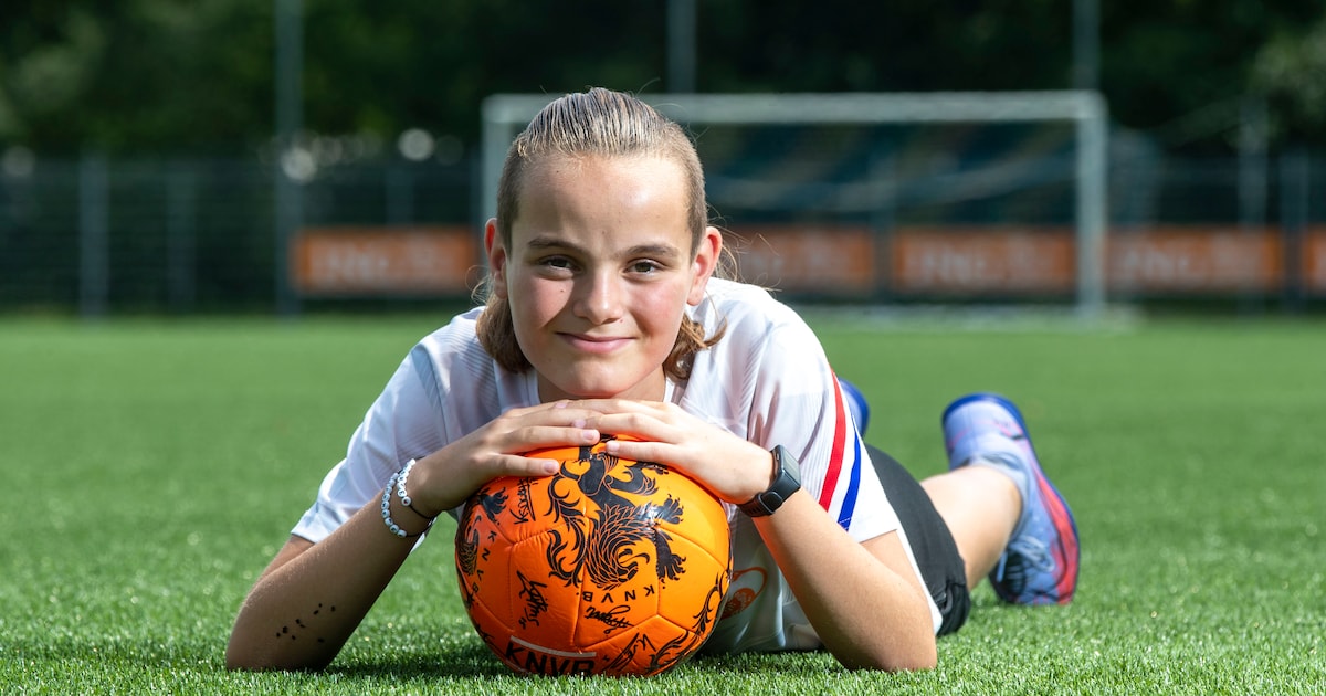 Janneke (12) uit Ede is groot fan van de Oranje Leeuwinnen: ‘Miedema is ...