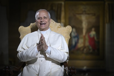 Zelfs de paus is verknocht aan een populaire woordspelletje op de telefoon