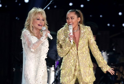 Miley Cyrus gaat nummer opnemen over Dolly Parton: ‘Ik heb een engel aan mijn zijde’