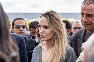 Angelina Jolie bezoekt Gazastrook en bekijkt hoe gewonde Palestijnen worden opgevangen