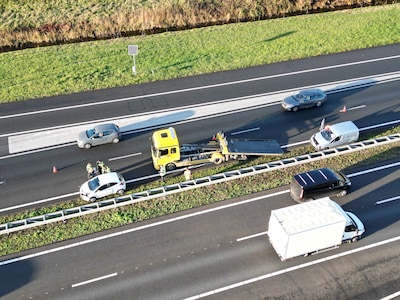 Flinke file op A15 na kop-staartbotsing, hier sta je ruim een halfuur stil
