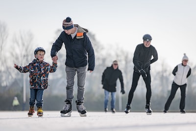 Nederland bibbert: koudste kerst in vijftien jaar, opgespoten ijsbanen waarschijnlijk open