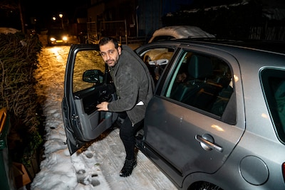 Koste wat het kost bezorgt bezorger Hamid deze dagen zijn kranten: ‘We vallen elke nacht’