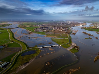 Geheime stukken, geschrokken inwoners en boze gemeenten: de geest is uit de fles aan de Maas, maar wat speelt er precies?