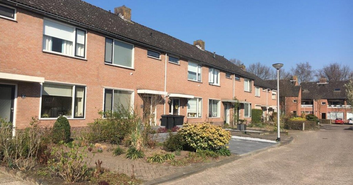 Auto in brand gestoken bij woning in Etten-Leur