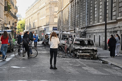 De ravage na rellen in beeld: Frankrijk ziet complete straten die ‘systematisch vernield’ zijn