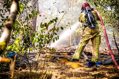 Brandweer slaat alarm: hoogste waarschuwingsniveau voor natuurbranden uitgebreid