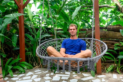 Dick uit Suriname heeft iedere dag fans aan zijn hek: ‘Hier raast de B&B vol liefde-storm nog volop door’