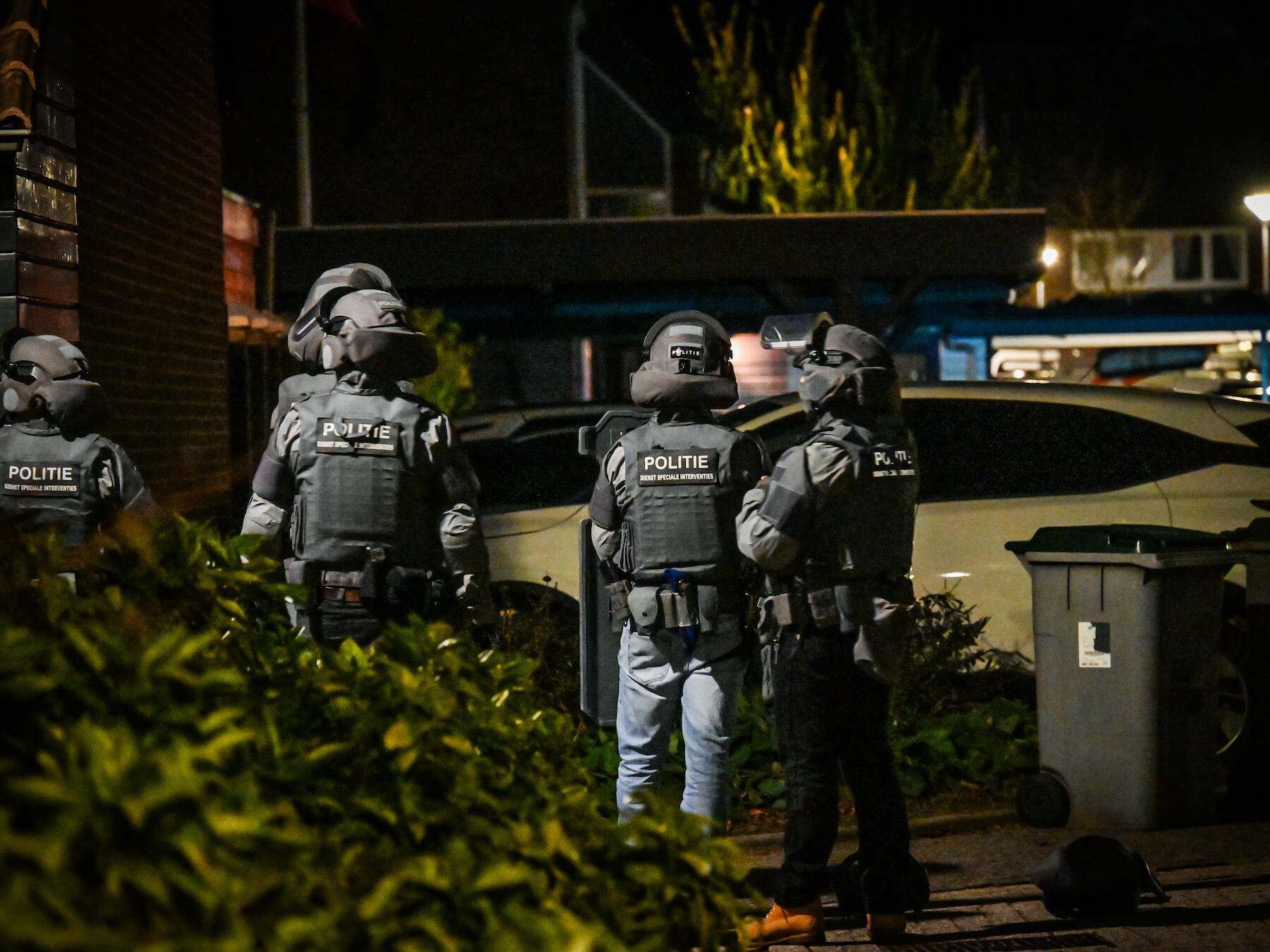 Commotie in Huissen: straat afgezet en zwaarbewapende agenten in kogelwerende vesten