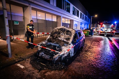 Auto in Arnhem zwaar beschadigd door brand
