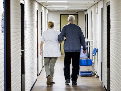 CBS: levensverwachting van 65-jarigen valt iets lager uit