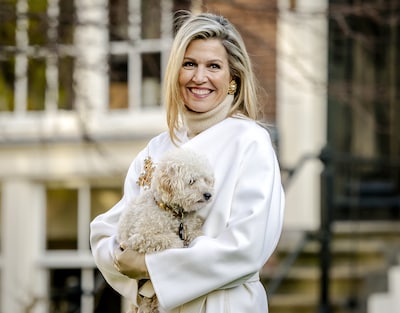Koningin Máxima over toypoedel Mambo tegen trouwe fan: ‘Hij heeft bijna geen haar meer’