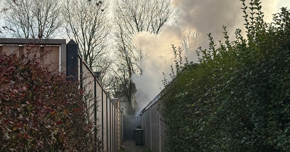 Veel rook bij schuurbrand op Teisterbantlaan in Tiel