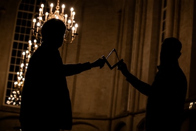 Waarom jonge mannen zich aanmelden bij deze ‘mysterieuze club’ in Nijmegen: ‘Hier is de telefoon uit’