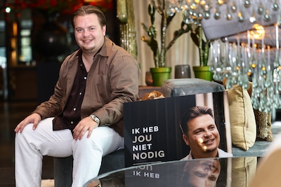 Youri van Arnhem gaf baan op als trainer bij FC Utrecht en AZ: ‘Zingen en mensen blij maken is zó ga