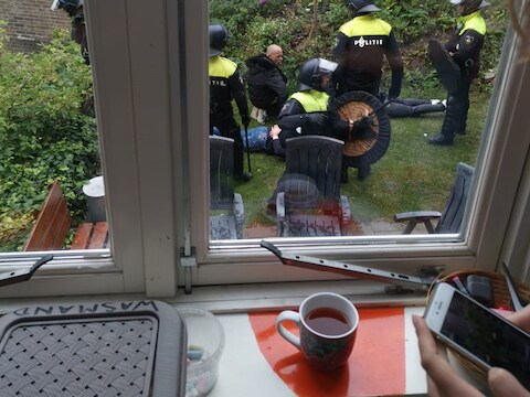 Tinus Koops: van verslaafde dakloze tot voorman van Nederland in ...