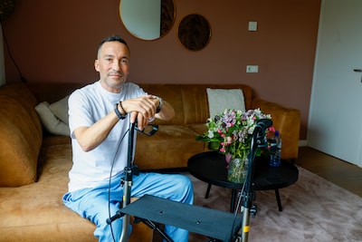 ‘Stel je niet zo aan’, zegt zijn vriendin, maar het blijkt menens: Koray heeft zenuwziekte die maar 52 mensen hebben