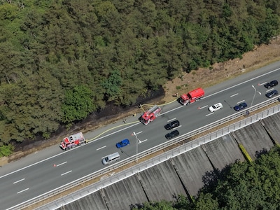 Brand in bosgebied langs de A28 bij Zeist onder controle: rijstrook van snelweg afgesloten