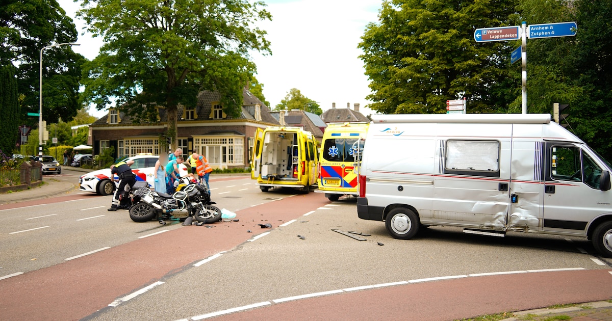 Gewonde bij botsing tussen twee autos in Hardenberg.